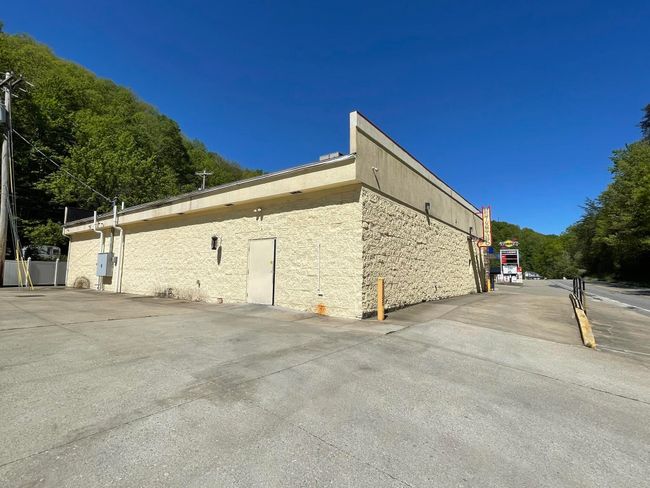 3256 Blacklog Rd, Home with 0 bedrooms, 2 bathrooms and null parking in Inez KY | Image 11