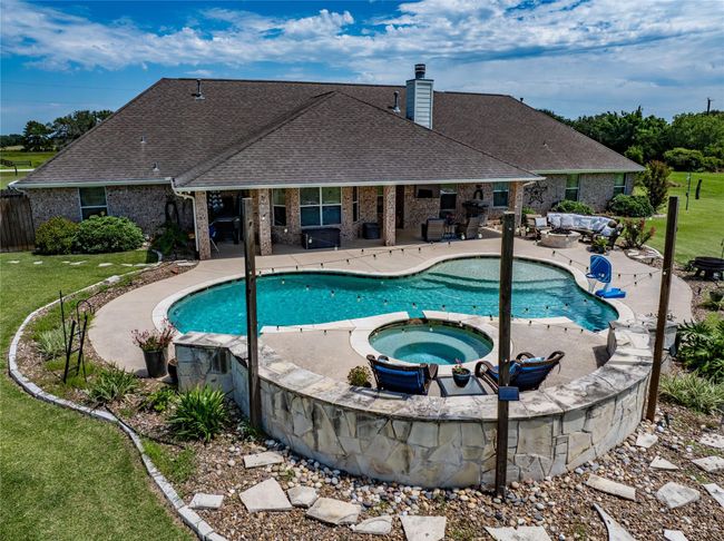 17087 County Road 266, Home with 3 bedrooms, 4 bathrooms and 2 parking in East Bernard TX | Image 13
