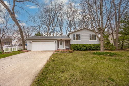 8000 Oakview Lane, Woodridge, IL, 60517 | Card Image