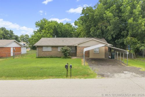 59 Laurel St, Lone Grove, OK, 73443-6156 | Card Image