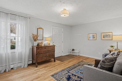 8 South St, Essex Junction, VT, 05452-3578 | Card Image