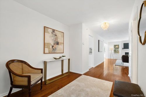 39 Alex Dr, White Plains, NY, 10605-3410 | Card Image