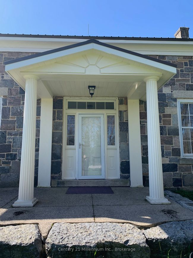 264094 Sideroad 24, Home with 2 bedrooms, 2 bathrooms and 5 parking in Municipality Of Meaford ON | Image 4