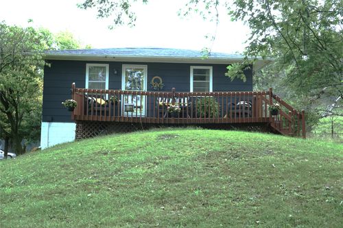 2352 Bevington Park Rd, Saint Charles, IA, 50240-8537 | Card Image