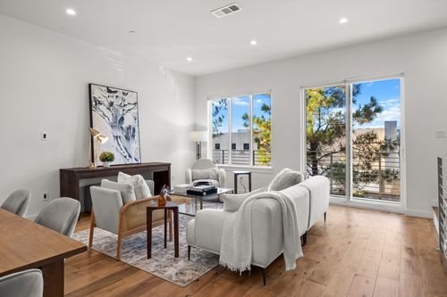 204-4545 Bowser Ave, Dallas, TX, 75219-2112 | Card Image