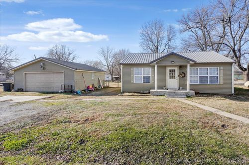 301 S Hall St, Adair, OK, 74330-3334 | Card Image