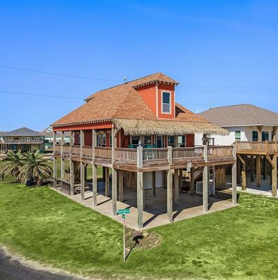 "SAND DOLLAR" beautiful Beach house on corner Lot with awesome VIEW! | Image 1