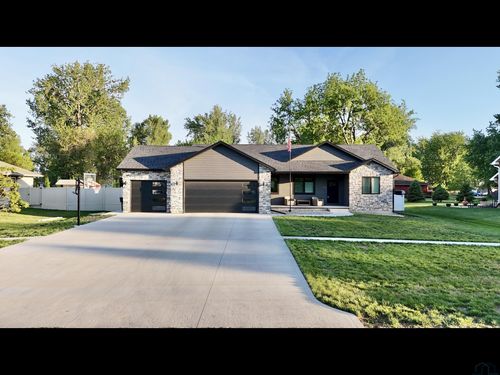 1306 Elm St, Dakota City, NE, 68731-5146 | Card Image