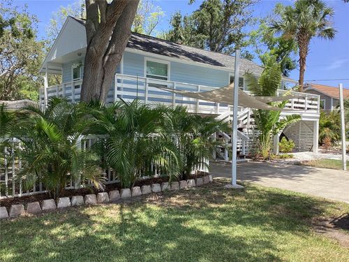 401 Pennsylvania Ave, CRYSTAL BEACH, FL, 34681 | Card Image