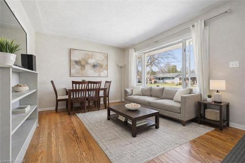 58 Vancouver Dr, Guelph, ON, N1E2E9 | Card Image