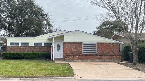 17 Manor Way, Galveston, TX, 77550-3218 | Card Image