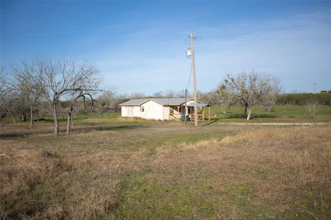 2095 Bridal Path Rd, House other with 1 bedrooms, 1 bathrooms and 100 parking in Luling TX | Image 25