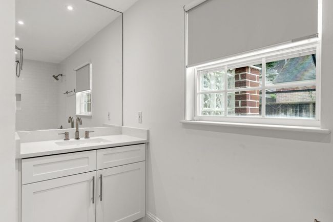 Downstairs Full Bath | Image 21