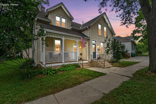 W58N455 Hilbert Ave, Cedarburg, WI, 53012-2439 | Card Image