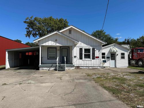 1219 S Court St, Marion, IL, 62959-3618 | Card Image