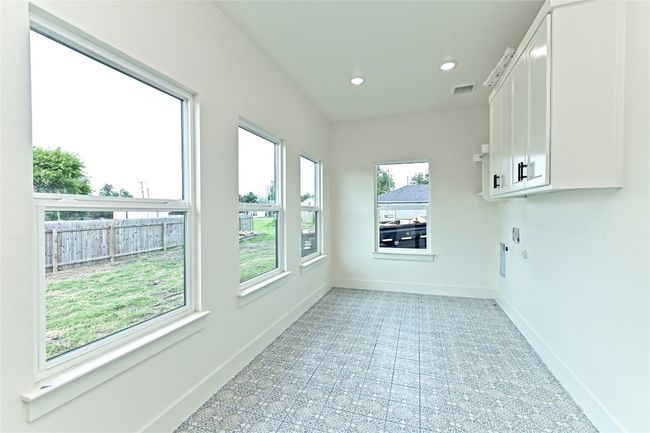 Sunroom or Mudroom | Image 31