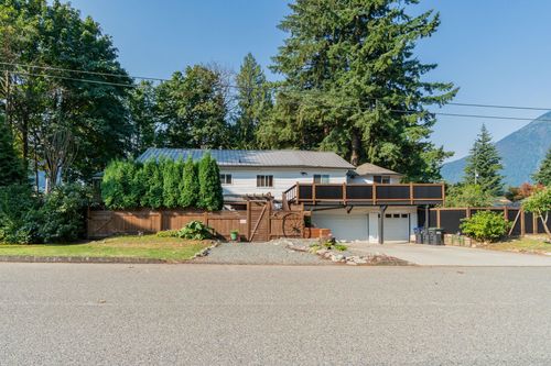 695 Hudson Bay St, Hope, BC, V0X1L4 | Card Image