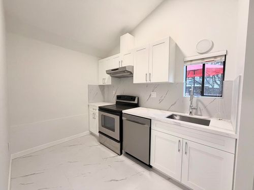 667 Lakeshore Dr, Coquitlam, BC, V3J5E5 | Card Image