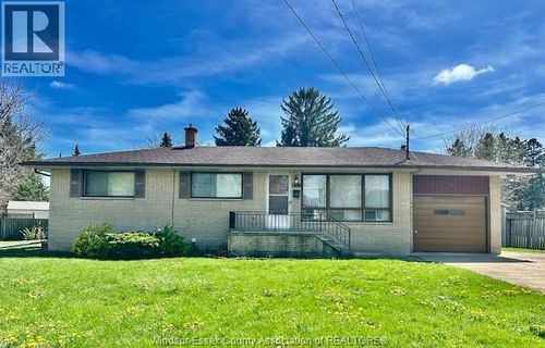 921 Kennedy Dr W, Windsor, ON, N9G1T2 | Card Image