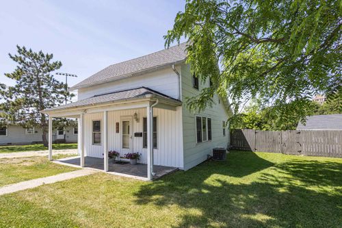 560 Southwest Rd, Platteville, WI, 53818-3340 | Card Image