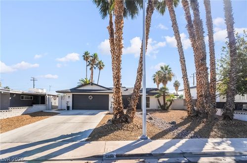 5209 Champions Ave, Las Vegas, NV, 89142-2552 | Card Image