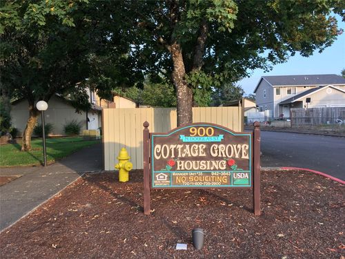 900 N Douglas St, Cottage Grove, OR, 97424-1100 | Card Image