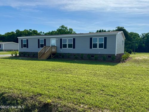 569 Pope Rd, Rose Hill, NC, 28458-8324 | Card Image