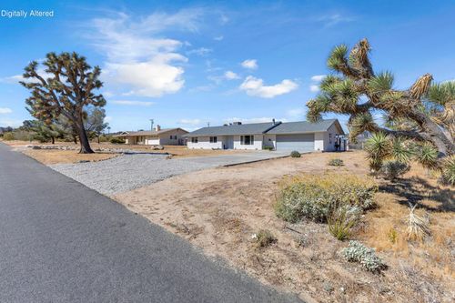 6840 Prescott Ave, Yucca Valley, CA, 92284-8685 | Card Image