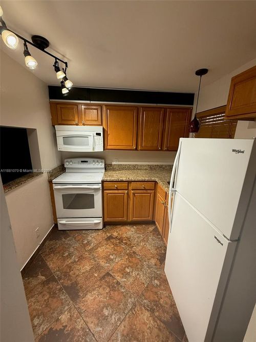 apt-205-9620 Sunrise Lakes Blvd, Sunrise, FL, 33322-1112 | Card Image