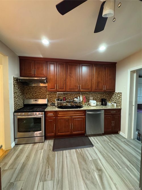 11433 121st St, South Ozone Park, NY, 11420-2037 | Card Image