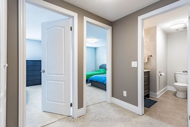 34 Niagara Pl, House other with 4 bedrooms, 4 bathrooms and 4 parking in Brampton ON | Image 26