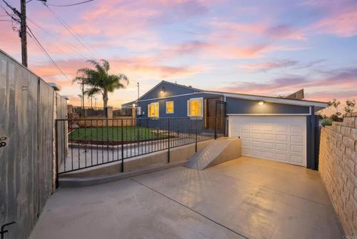 962 Hanover St, San Diego, CA, 92114-1103 | Card Image