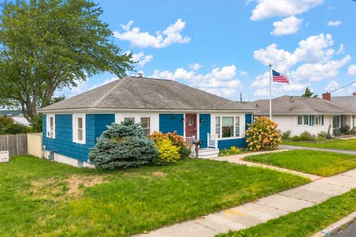 19 Nautilus St, New Bedford, MA, 02744-1322 | Card Image