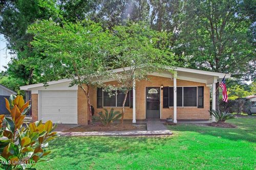 122 Clarence Dr, Gulfport, MS, 39503-3252 | Card Image