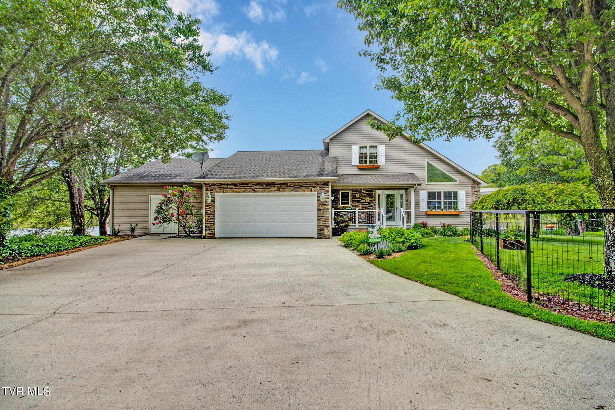 Lone Wolf Cir, Crossville, TN 38572