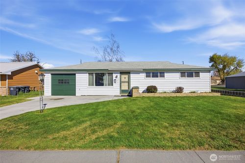 814 S Evergreen Dr, Moses Lake, WA, 98837-2222 | Card Image