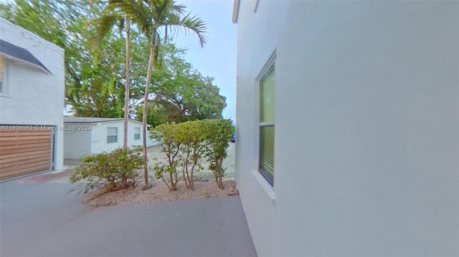 2 - 893 Ne 81st St, Condo with 2 bedrooms, 1 bathrooms and null parking in Miami FL | Image 33