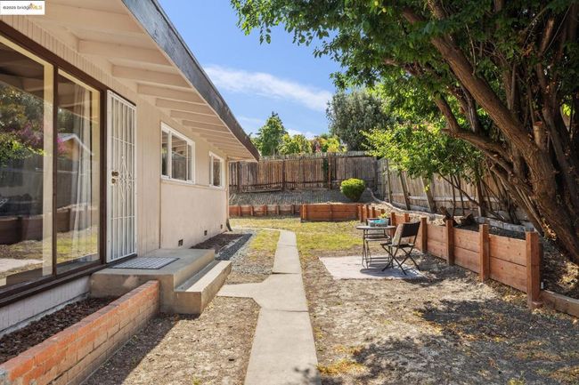 Spacious Back Yard | Image 33
