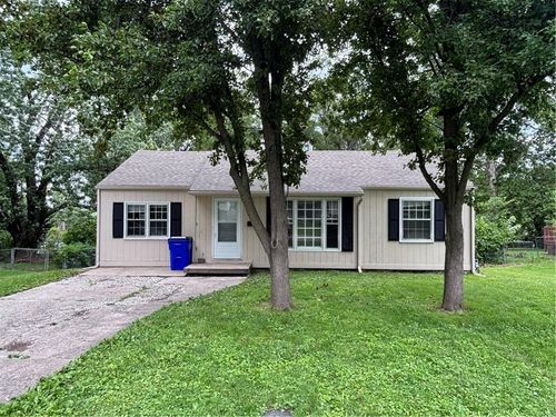 5525 Hunter St, Raytown, MO, 64133-3249 | Card Image