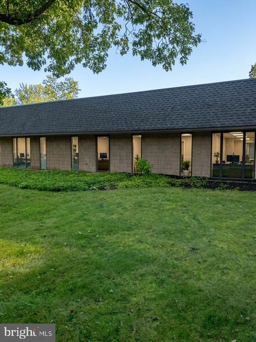 2211 Whitehorse Mercerville Road, Trenton, NJ, 08619 | Card Image