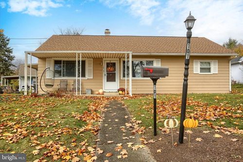 101 Cumberland Dr, CAMP HILL, PA, 17011-6620 | Card Image