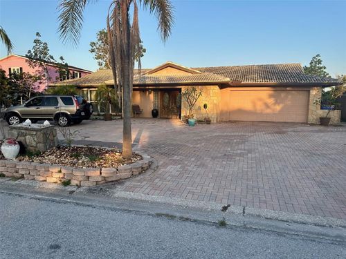 3920 Venetian Way, Tampa, FL, 33634-7424 | Card Image