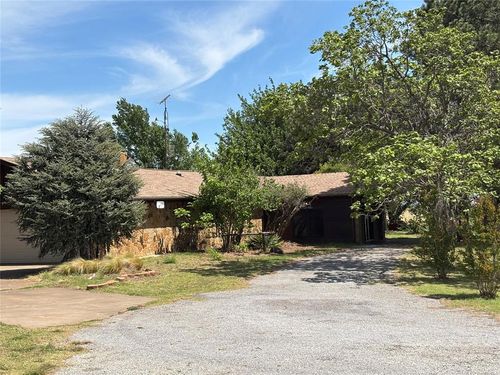 10296 N 2310 Rd, Clinton, OK, 73601-7548 | Card Image