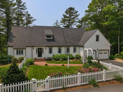 4 Canterbury Ln, Bourne, MA, 02532-4243 | Card Image