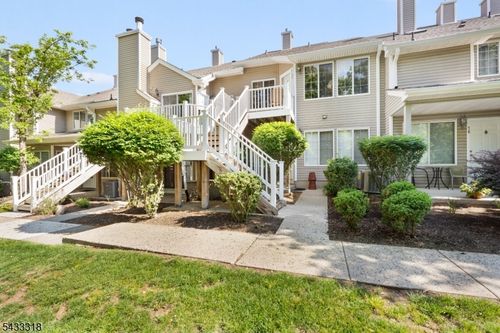 77 Encampment Dr, Bedminster, NJ, 07921-1831 | Card Image