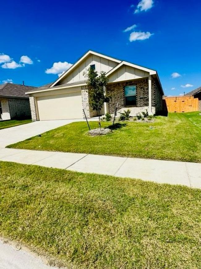 1633 Bluffview, Inactive in Hutchins Zoocasa