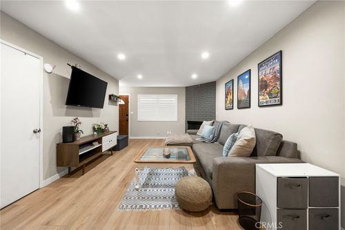 m-2452 Chelsea Pl, Santa Monica, CA, 90404 | Card Image