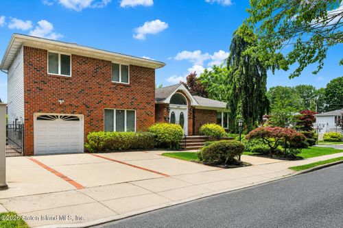1061 Woodhull Ave, Staten Island, NY, 10312-3925 | Card Image