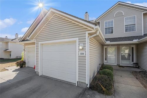 1324 Se Norwood Dr, Lees Summit, MO, 64081-3010 | Card Image