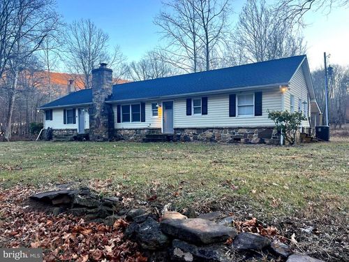 7934 N River Rd, RIO, WV, 26755-5004 | Card Image